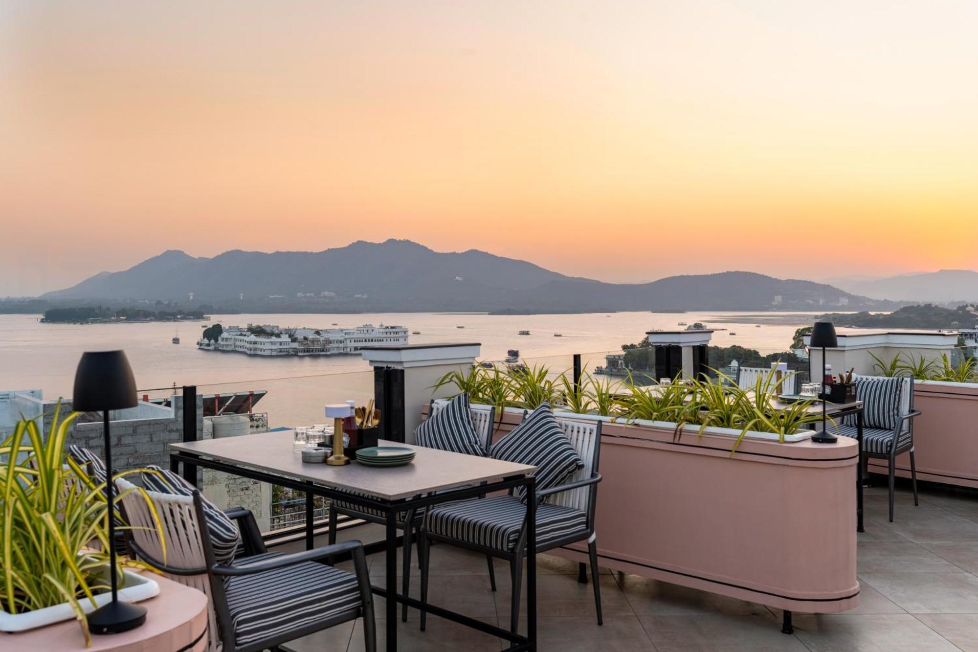 The Red Pier By Downtown Udaipur Ξενοδοχείο Εξωτερικό φωτογραφία